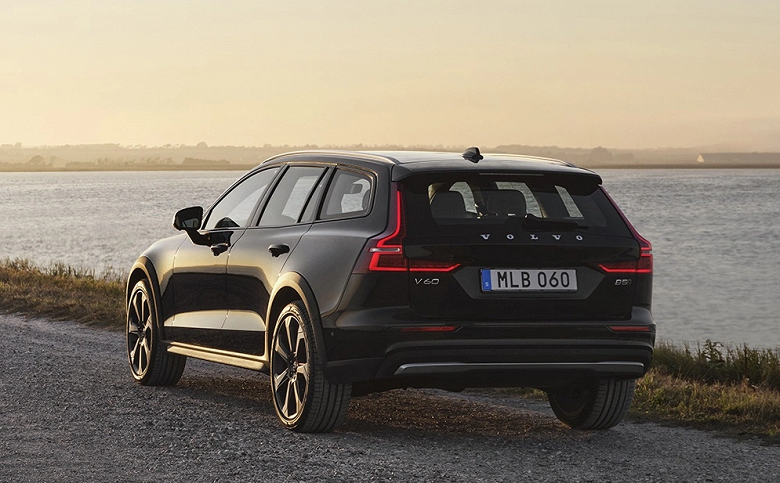 Volvo прощается с универсалами: V60 Cross Country отправляют в отставку